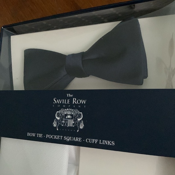 SAVILE ROW Gift Set - Blue Bow Tie- Pocket Square- Silver Cuff Links - Picture 2 of 5